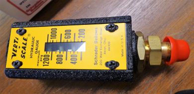SCHRADER BELLOWS VERTI-SCALE UPRIGHT HYDRAULIC GAUGE